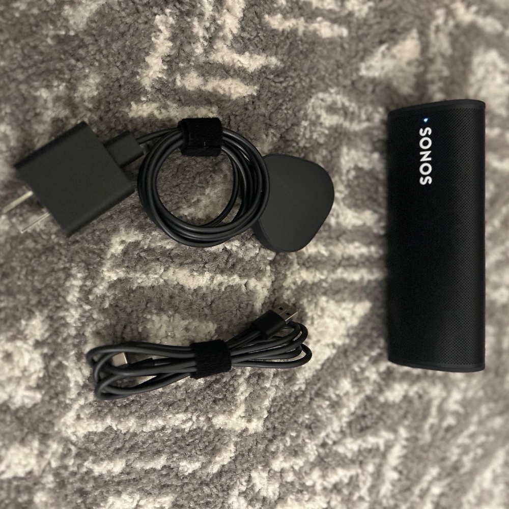 Sonos Roam w/ Alexa + Wireless Charger